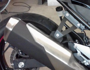 Kawasaki Ninja 300 exhaust - solo bracket for OEM muffler